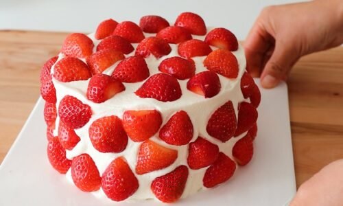 Easy strawberry cake for holiday! Very easy and delicious