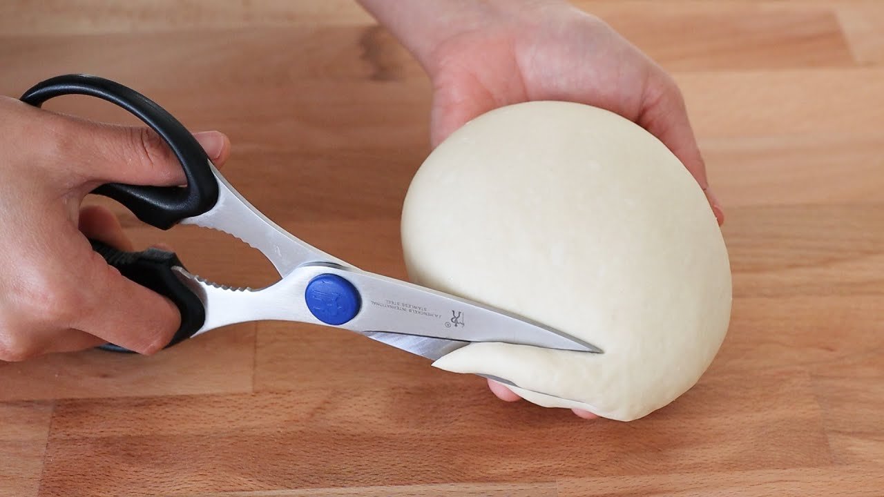 If you have scissors, making pasta is so easy! It’s so delicious you can make it everyday!