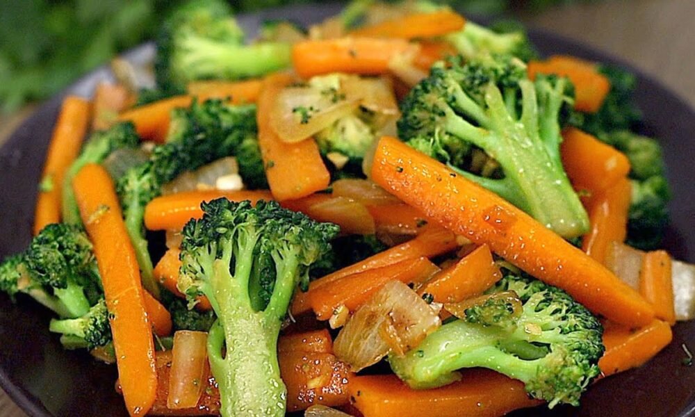 1761206402_maxresdefault.jpg Lecker und gesund! Schnelles Rezept für gebratenes Gemüse!