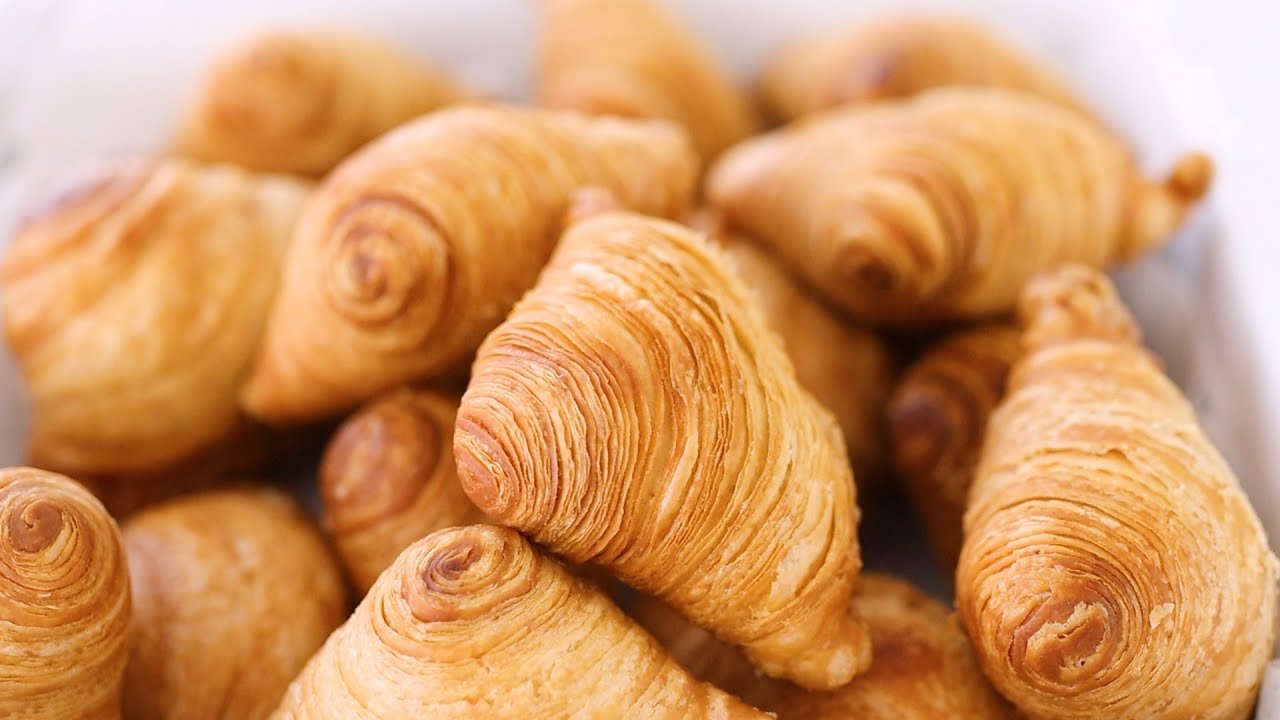 If you have apples and flour, make this delicious dessert! No oven, No machine!