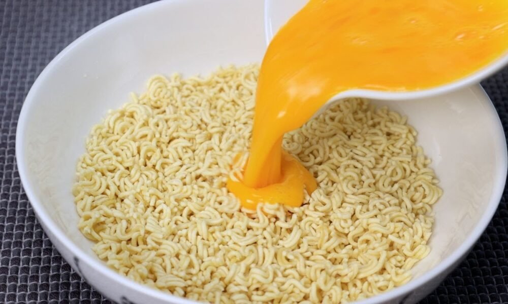 I never thought that instant noodles can be eaten like this, simple and delicious