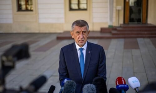 Ať prezident popostrčí vládu, burcuje Babiš. Chce od ní rozpočet na příští rok