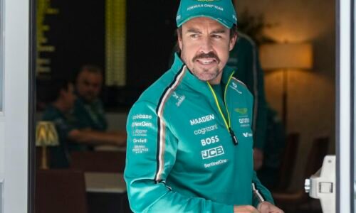 Fernando alonso bude môcť s rýchlym autom opäť víťaziť, myslí si flavio briatore