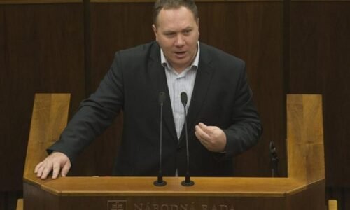 Konferencia biskupov rešpektuje rozhodnutie parlamentu pri školských zákonoch, Kresťanská únia žiada veto Konferencia biskupov rešpektuje rozhodnutie parlamentu pri školských zákonoch, Kresťanská únia žiada veto