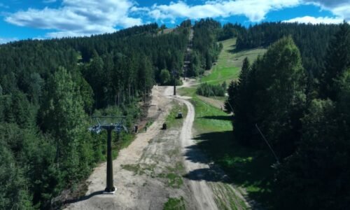 Tanvaldský Špičák se připravuje na sezonu s novou lanovkou i půjčovnou