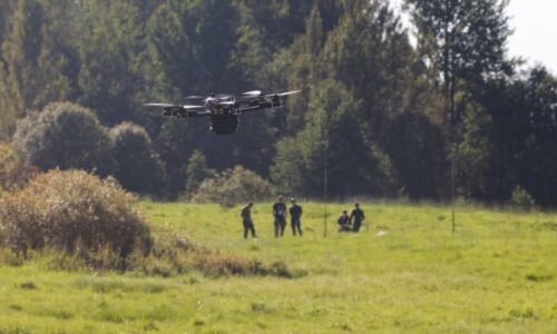 Evropa už rýsuje dronovou zeď. Česku by z projektu mohly kápnout zakázky Evropa už rýsuje dronovou zeď. Česku by z projektu mohly kápnout zakázky