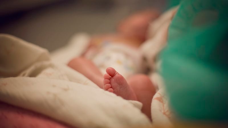 Byla modrá a nedýchala. V jeslích v Kolobřehu zemřela roční holčička, letěl pro ni vrtulník Byla modrá a nedýchala. V jeslích v Kolobřehu zemřela roční holčička, letěl pro ni vrtulník
