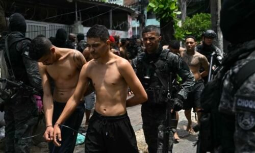 Při zběsilé policejní operaci v Riu de Janeiru zemřelo 64 lidí