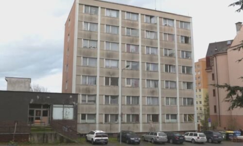 Šel bych to tam vystřílet, říká o ubytovně v Jablonci místní. Lidé se bouří, město chce odkup Šel bych to tam vystřílet, říká o ubytovně v Jablonci místní. Lidé se bouří, město chce odkup