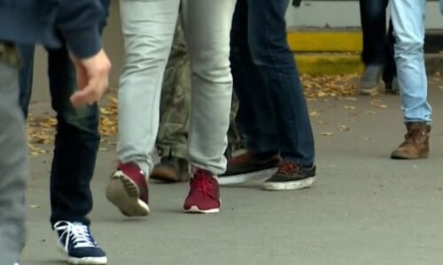 Srazili ji a kopali do hlavy, líčí matka 11leté dívky. Napadnout ji měla parta dětí z Vimperka Srazili ji a kopali do hlavy, líčí matka 11leté dívky. Napadnout ji měla parta dětí z Vimperka