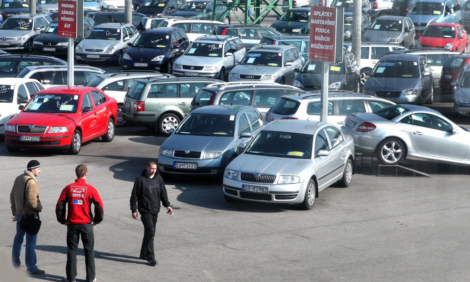 Nákup či predaj auta ešte tento rok. Živnostník aj eseročka môžu ušetriť, kľúčová je evidencia jázd a termín Nákup či predaj auta ešte tento rok. Živnostník aj eseročka môžu ušetriť, kľúčová je evidencia jázd a termín