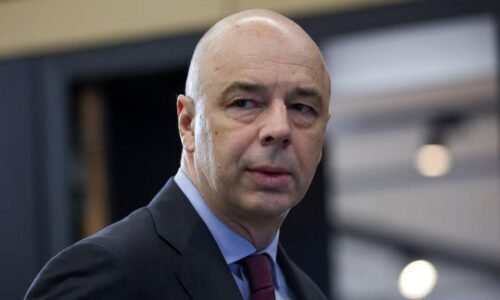 Nedostatok benzínu sa čoskoro podarí vyriešiť, povedal ruský minister financií. Jeho cena prudko rastie