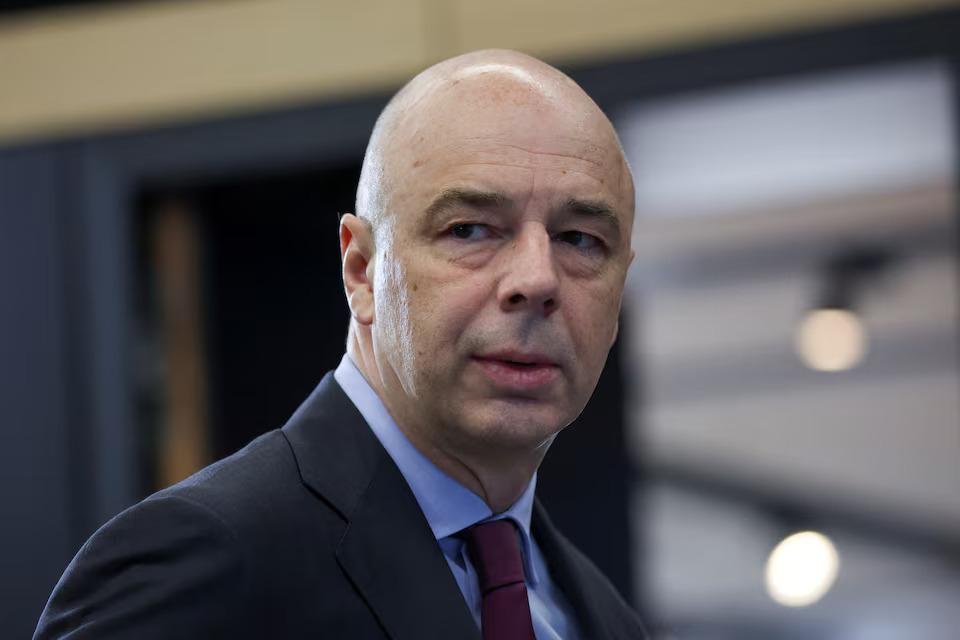 Nedostatok benzínu sa čoskoro podarí vyriešiť, povedal ruský minister financií. Jeho cena prudko rastie