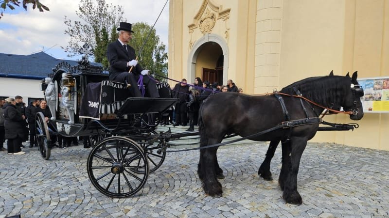 Proběhlo poslední rozloučení s Viliamem Čonkou. Herec zářil po boku Rodena nebo Čermáka Proběhlo poslední rozloučení s Viliamem Čonkou. Herec zářil po boku Rodena nebo Čermáka