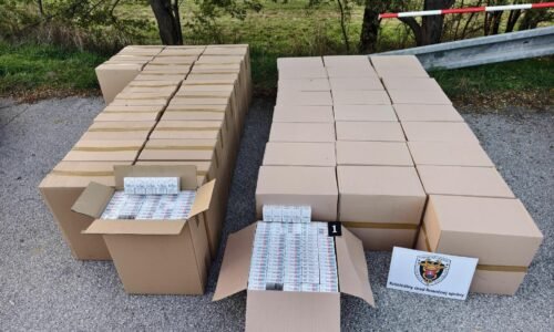 Colníci na východnej hranici našli cigarety ukryté v aute aj alkohol v autobuse