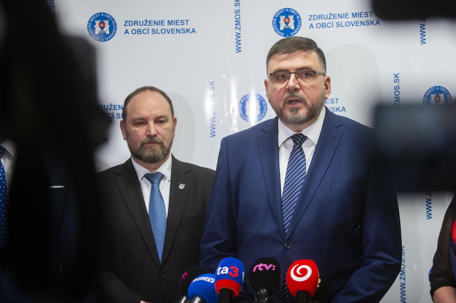 ZMOS súhlasí s predĺžením volebného obdobia samospráv na päť rokov. Podmienkou je politická zhoda ZMOS súhlasí s predĺžením volebného obdobia samospráv na päť rokov. Podmienkou je politická zhoda