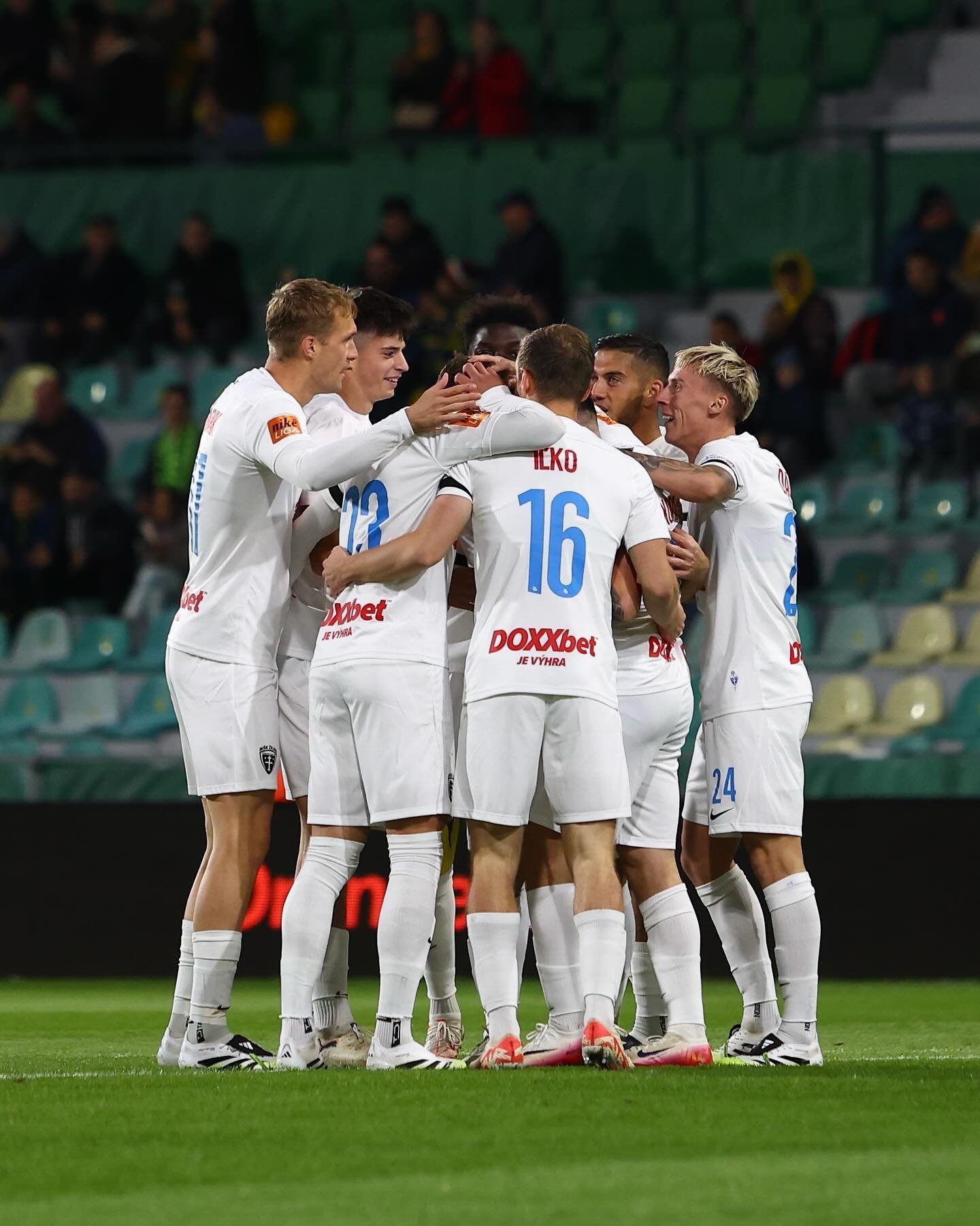 Niké liga: Žilinčania si hladko poradili s poslednými Košičanmi. Niké liga: Žilinčania si hladko poradili s poslednými Košičanmi.