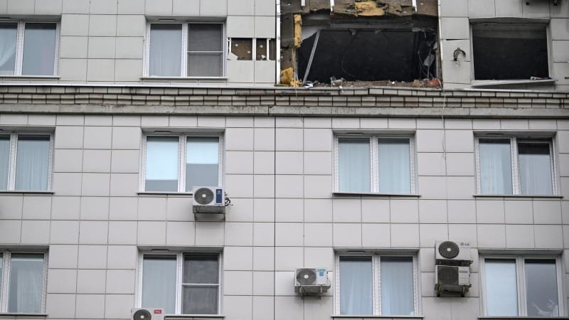 Do bytu kousek od centra Moskvy vletěl dron, tvrdí Moskva. Útok zranil pět lidí včetně dítěte Do bytu kousek od centra Moskvy vletěl dron, tvrdí Moskva. Útok zranil pět lidí včetně dítěte