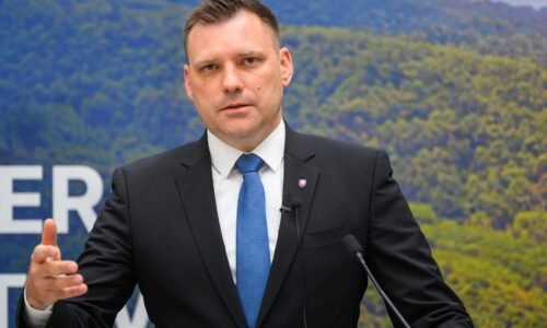 Hneď prvé obálky k Tarabovej elektrárni meškajú. Bolo to nereálne, hodnotí bývalý tajomník Hneď prvé obálky k Tarabovej elektrárni meškajú. Bolo to nereálne, hodnotí bývalý tajomník