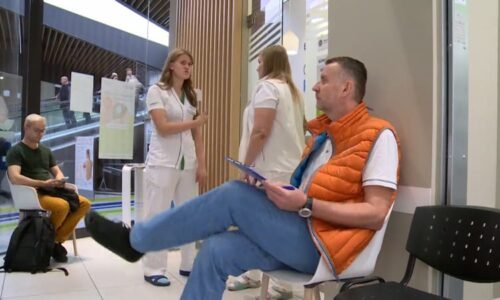 Vybrané lékárny začaly očkovat proti chřipce, zájem je velký. Lékaři projekt kritizují Vybrané lékárny začaly očkovat proti chřipce, zájem je velký. Lékaři projekt kritizují