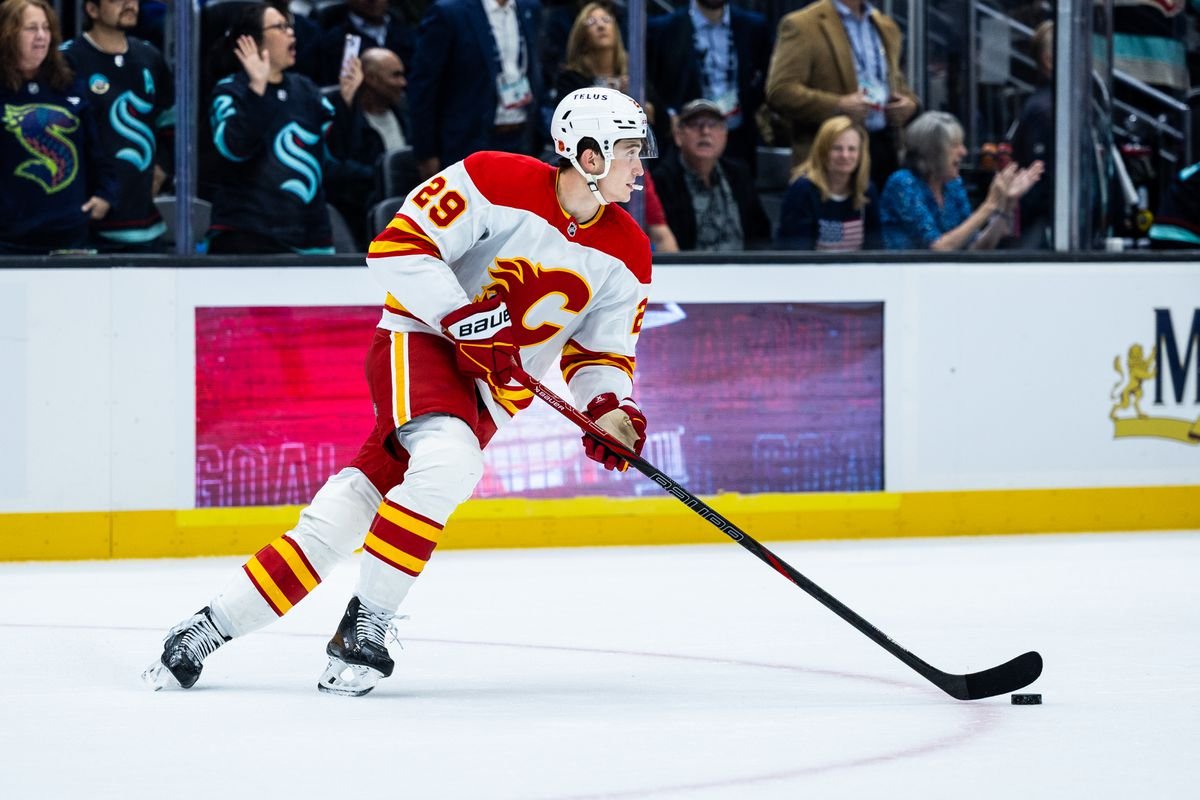 VIDEO Samuel Honzek opäť dostal šancu v NHL. Calgary je po ďalšej prehre posledné v konferencii