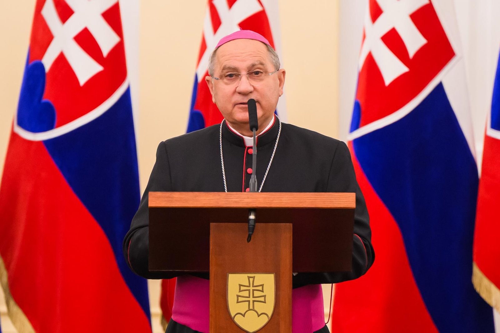 Predseda Konferencie biskupov Bober vyjadril sústrasť pozostalým po smrteľnej nehode na Horehroní Predseda Konferencie biskupov Bober vyjadril sústrasť pozostalým po smrteľnej nehode na Horehroní