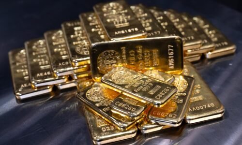 Cena zlata sa pohybuje blízko historického maxima