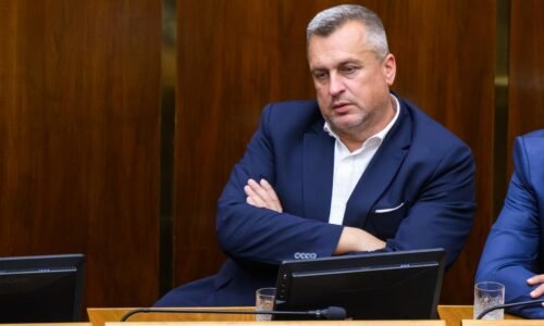 Opoziční poslanci nechodia do práce a čakajú, že im doplníme počty, tvrdí Danko Opoziční poslanci nechodia do práce a čakajú, že im doplníme počty, tvrdí Danko