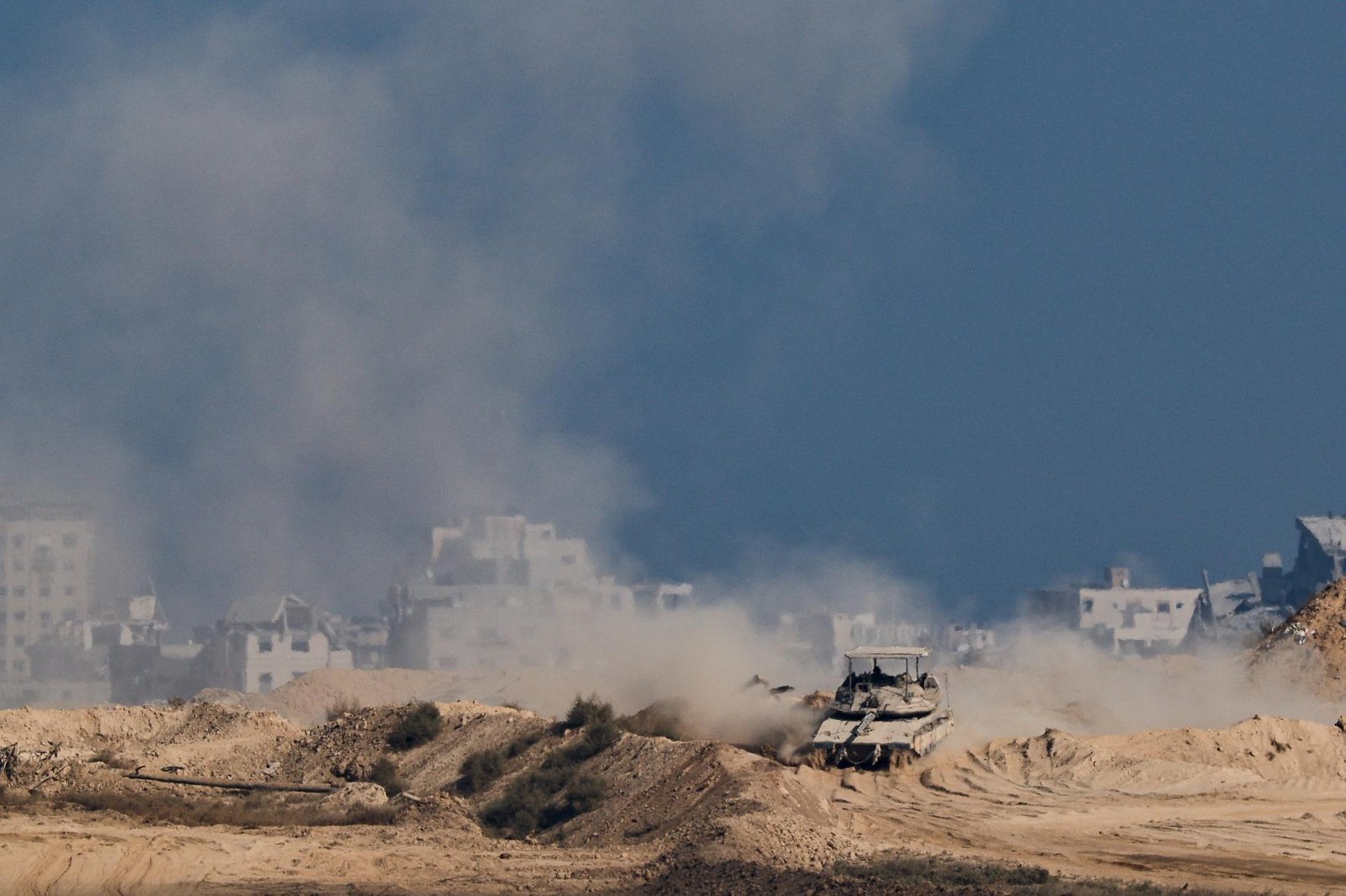 Izraelské vedenie nariadilo armáde zastaviť dobývanie mesta Gaza Izraelské vedenie nariadilo armáde zastaviť dobývanie mesta Gaza