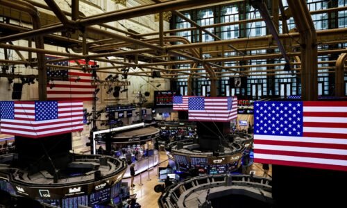Akcie v USA napriek hrozbe federálneho shutdownu vzrástli, dolár mierne oslabil