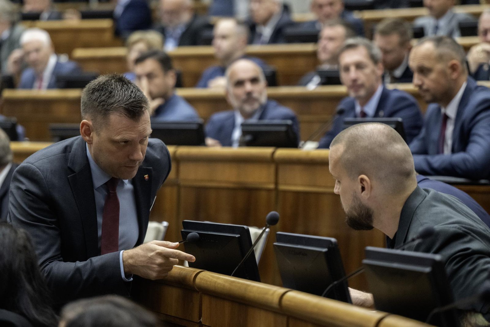 Poslancov v utorok čaká hlasovanie o rozpočte a diskusia o školských zákonoch Poslancov v utorok čaká hlasovanie o rozpočte a diskusia o školských zákonoch