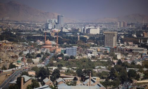 Centrom Kábulu otriasli dva silné výbuchy. Bezpečnostné sily prehľadávajú autá