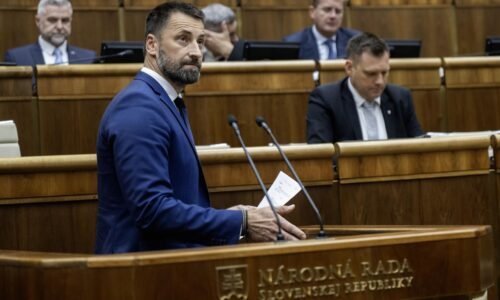 Vláda by mala iniciovať hlasovanie o dôvere kvôli dlhu, tvrdí Viskupič. Apeluje na koaličných poslancov Vláda by mala iniciovať hlasovanie o dôvere kvôli dlhu, tvrdí Viskupič. Apeluje na koaličných poslancov