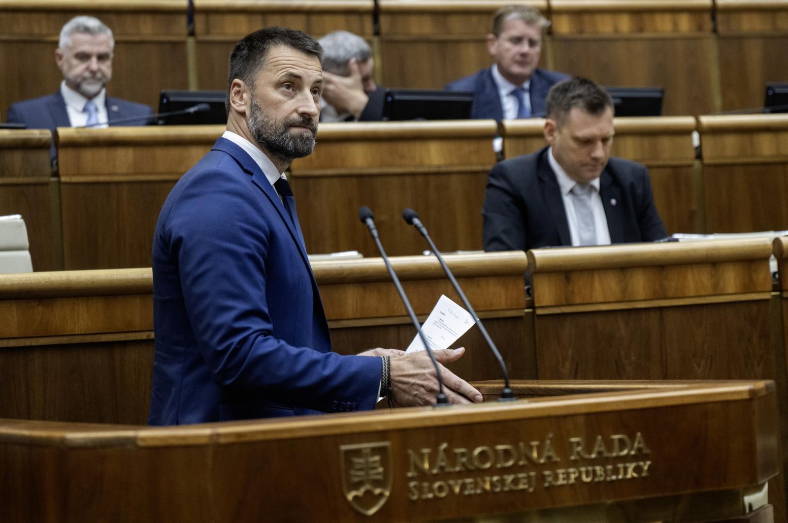 Vláda by mala iniciovať hlasovanie o dôvere kvôli dlhu, tvrdí Viskupič. Apeluje na koaličných poslancov Vláda by mala iniciovať hlasovanie o dôvere kvôli dlhu, tvrdí Viskupič. Apeluje na koaličných poslancov