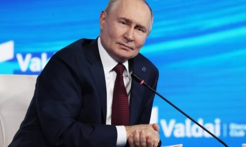Putin presúva ohnisko vojny z Ukrajiny na slabú Európu. Má dva ciele, píše ruský historik
