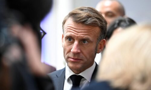 Macron predstavil novú francúzsku vládu, kľúčoví ministri zostávajú vo funkciách