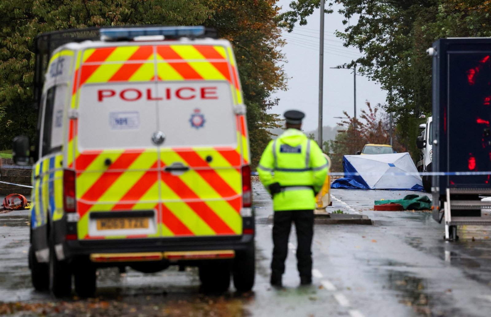 Troch britských neonacistov odsúdili za plánovanie teroristických útokov na menšiny Troch britských neonacistov odsúdili za plánovanie teroristických útokov na menšiny