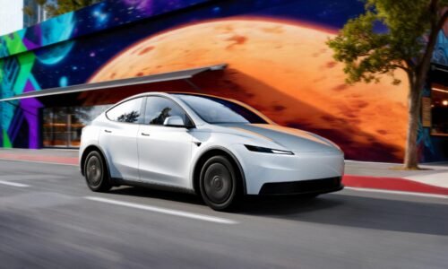 Tesla predstavila lacnejšiu verziu elektromobilov Model Y a Model 3. Snaží sa tak zvrátiť pokles predajov Tesla predstavila lacnejšiu verziu elektromobilov Model Y a Model 3. Snaží sa tak zvrátiť pokles predajov