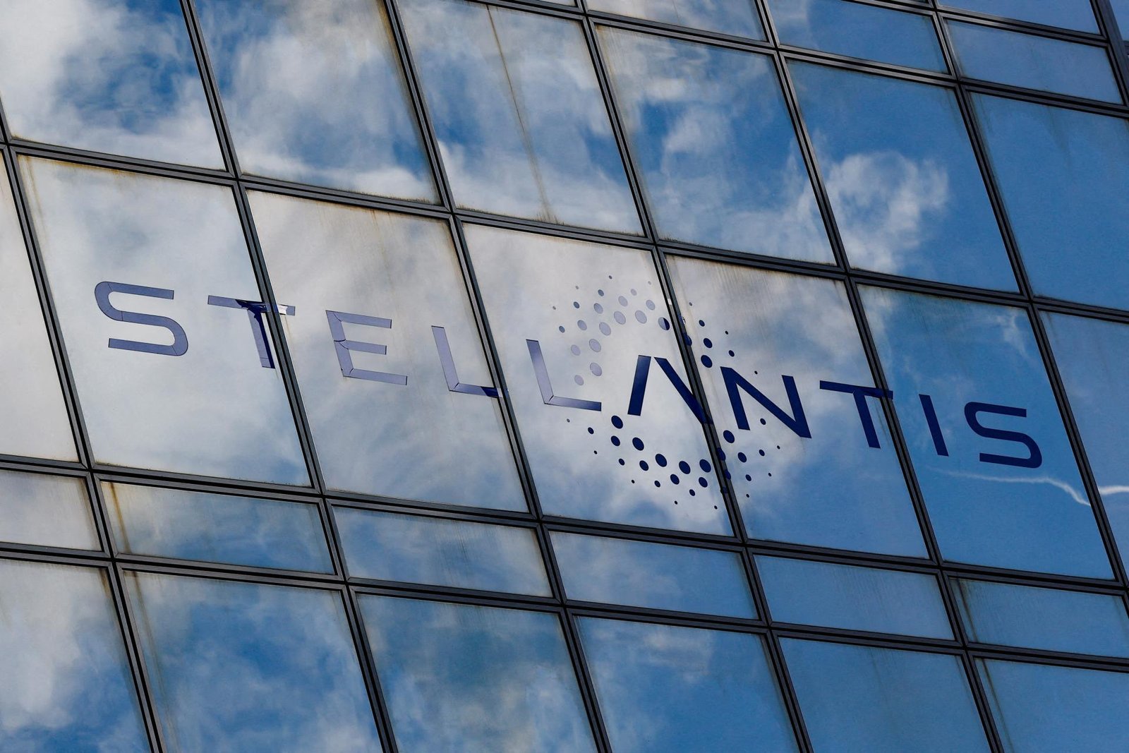 Stellantis odkladá zverejnenie nového strategického plánu, chce sa aktuálne zamerať na kľúčové problémy Stellantis odkladá zverejnenie nového strategického plánu, chce sa aktuálne zamerať na kľúčové problémy