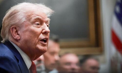 Usa uvalia na čínsky dovoz dodatočné clo vo výške 100 percent, oznámil trump