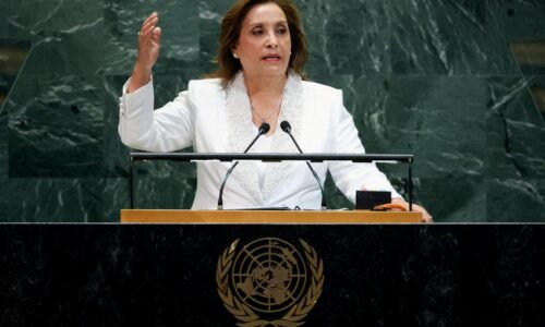 Peru je opäť bez hlavy štátu: parlament odvolal prezidentku Dinu Boluarteovú