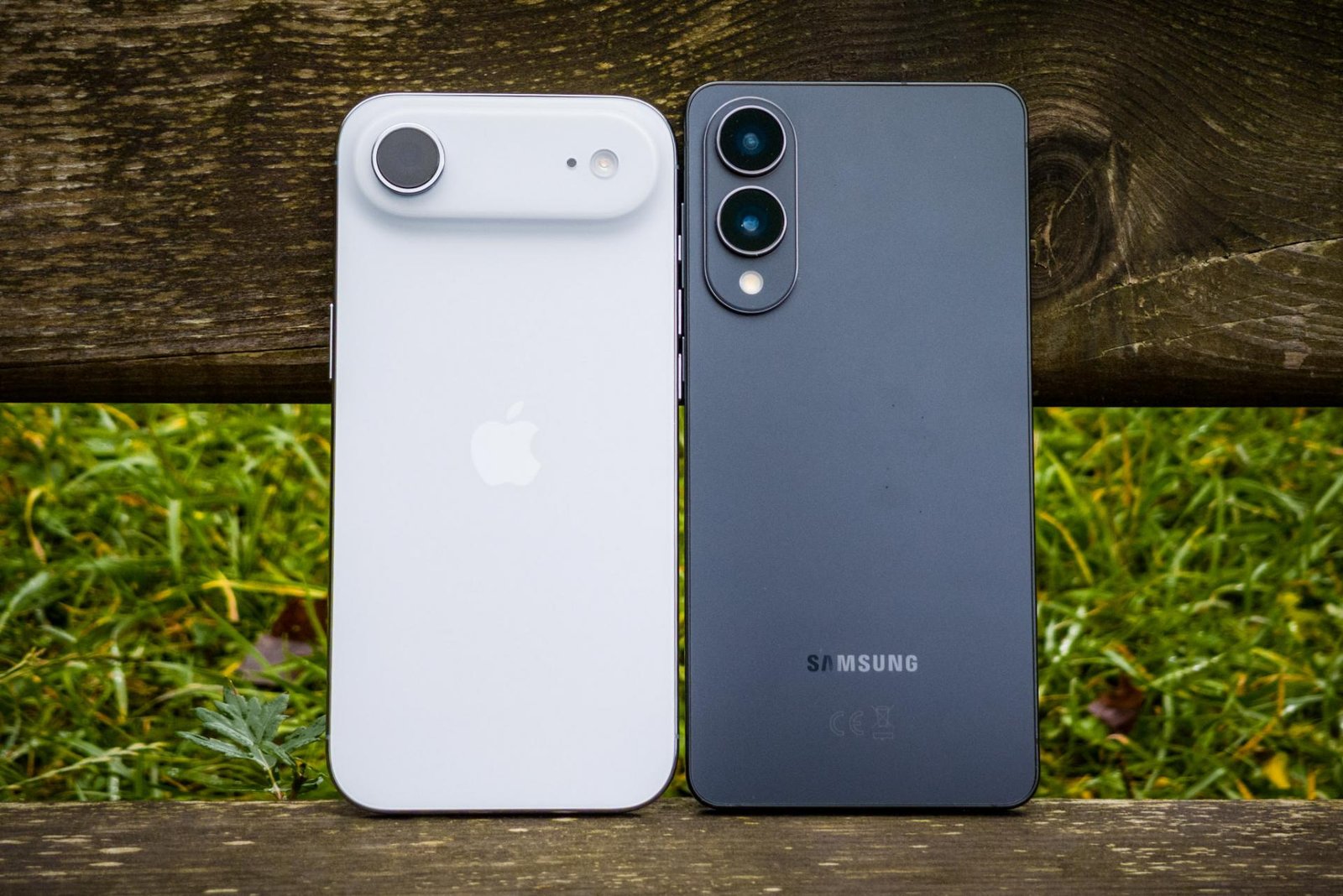 Ťažké časy pre tenké telefóny: Apple obmedzuje výrobu, Samsung ruší nástupcu Ťažké časy pre tenké telefóny: Apple obmedzuje výrobu, Samsung ruší nástupcu