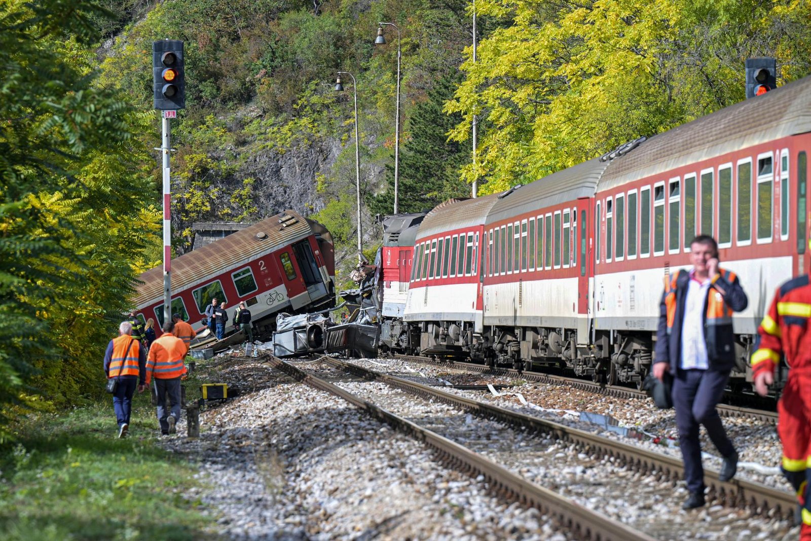 Železnice vyčíslili predbežnú škodu po nehode vlakov na vyše dva milióny eur