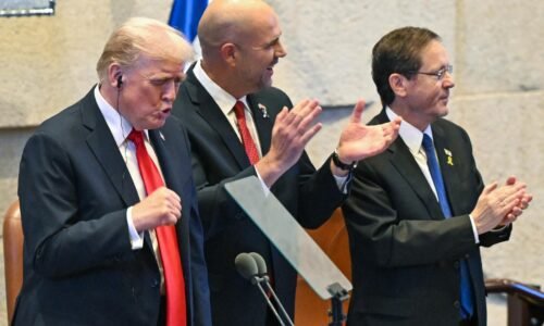 Trump vyzval izraelského prezidenta, aby udelil milosť Netanjahuovi, ktorý je stíhaný za korupciu