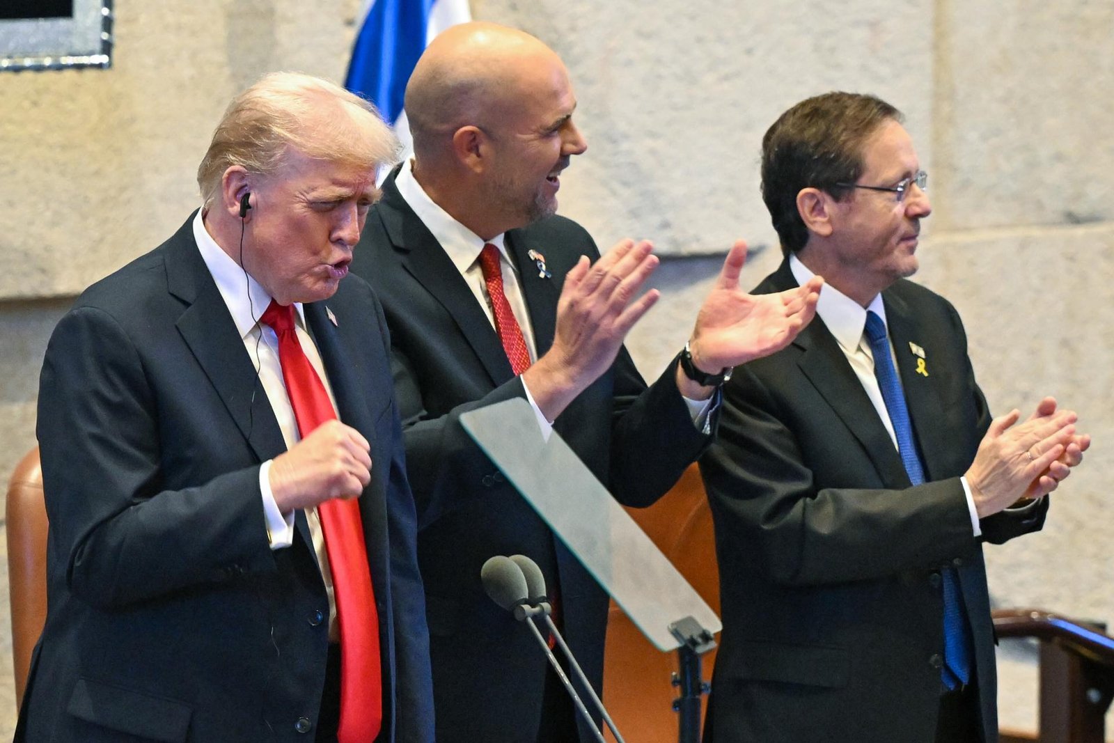 Trump vyzval izraelského prezidenta, aby udelil milosť Netanjahuovi, ktorý je stíhaný za korupciu