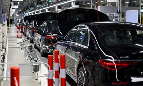 Automobilky varujú pred krízou kvôli nedostatku vzácnych zemín