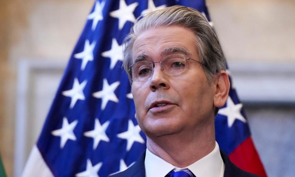 USA uvalili sankcie na ruské ropné spoločnosti Rosnefť a Lukoil. Financujú mašinériu Kremľa, tvrdí Bessent