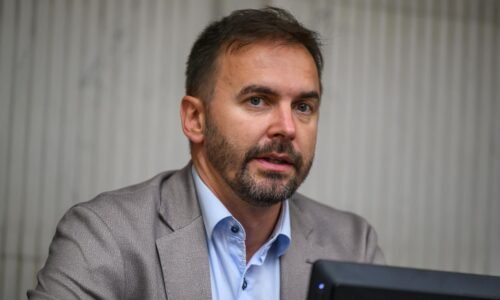 Fico sa obáva prevratu, preto ho chceme pokojnou cestou urobiť, tvrdí Šipoš o pláne hnutia Slovensko Fico sa obáva prevratu, preto ho chceme pokojnou cestou urobiť, tvrdí Šipoš o pláne hnutia Slovensko