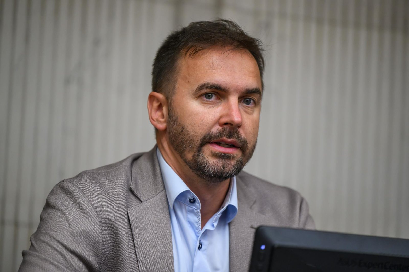 Hnutie Slovensko vyzýva prezidenta, aby nepodpísal novelu zákona o hazarde Hnutie Slovensko vyzýva prezidenta, aby nepodpísal novelu zákona o hazarde