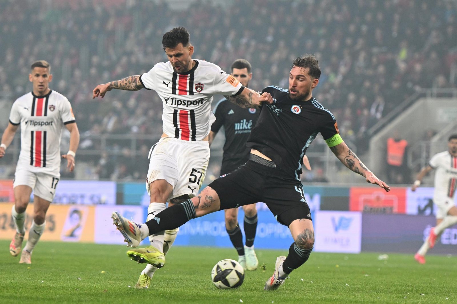 Žiadne metódy pokus – omyl, ale aj veľká kvalita na oboch lavičkách. Derby definuje mix emócií i rivality Žiadne metódy pokus – omyl, ale aj veľká kvalita na oboch lavičkách. Derby definuje mix emócií i rivality